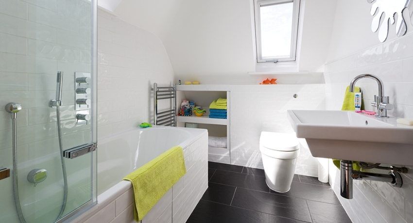 Progettazione di bagni combinati con servizi igienici: foto di interni e soluzioni interessanti