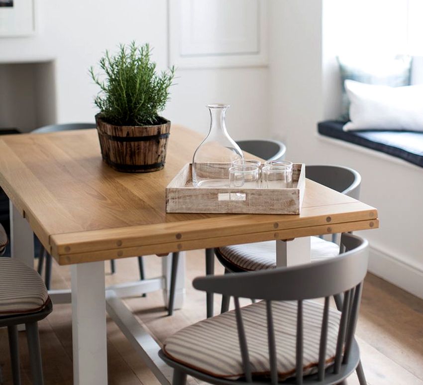 Tavolo da pranzo scorrevole: come decorare la cucina e risparmiare spazio