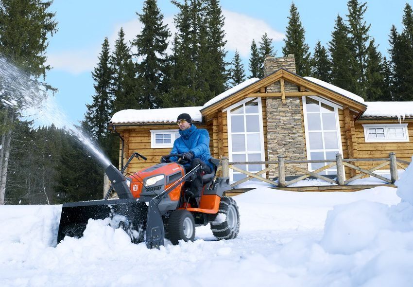 Attrezzatura per la rimozione della neve per case e cottage: una panoramica dei migliori produttori
