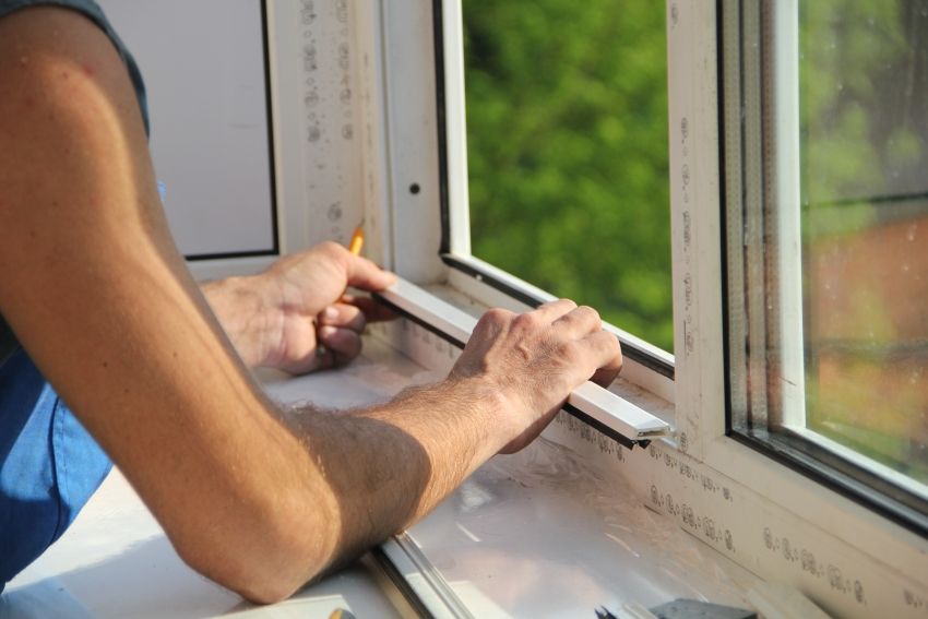 Sigillante per finestre in plastica: tipi, caratteristiche e caratteristiche di sostituzione
