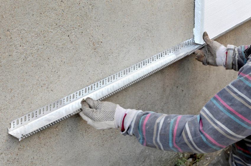 Riscaldando le pareti con schiuma di plastica con le proprie mani: istruzioni passo passo