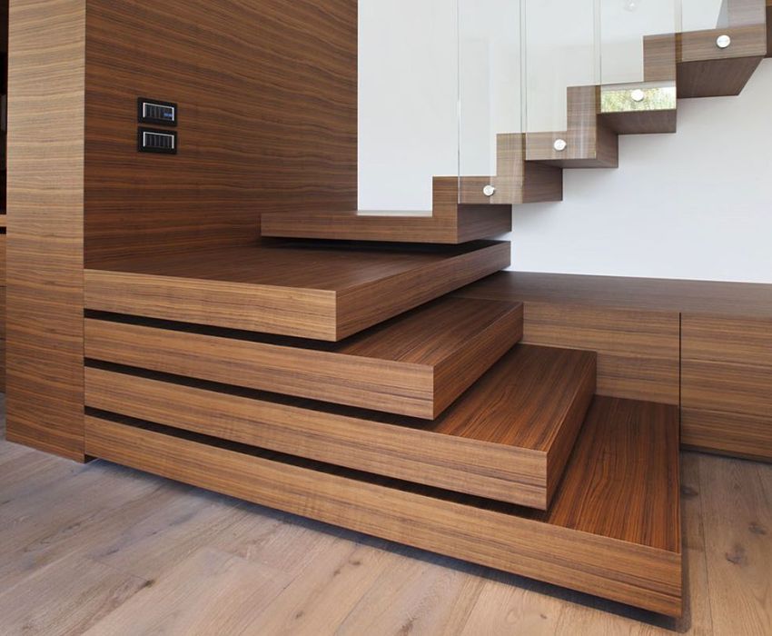 Scale di legno al secondo piano, opzioni fotografiche