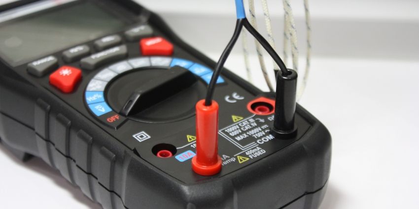 Multimetro elettrico: tester per varie misure elettriche