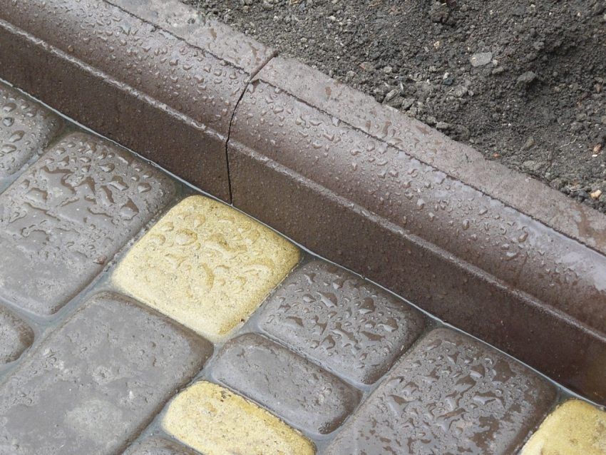 Come posare le piastrelle: l'uso dei cordoli nella tecnologia della pavimentazione