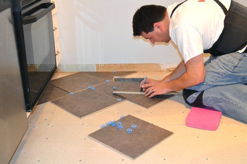 Come posare le piastrelle su un pavimento di legno: dettagli di tecnologia e raccomandazioni