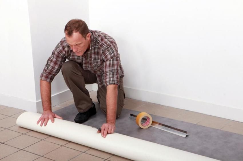 Come deporre il linoleum: le regole del taglio e posa dei pavimenti