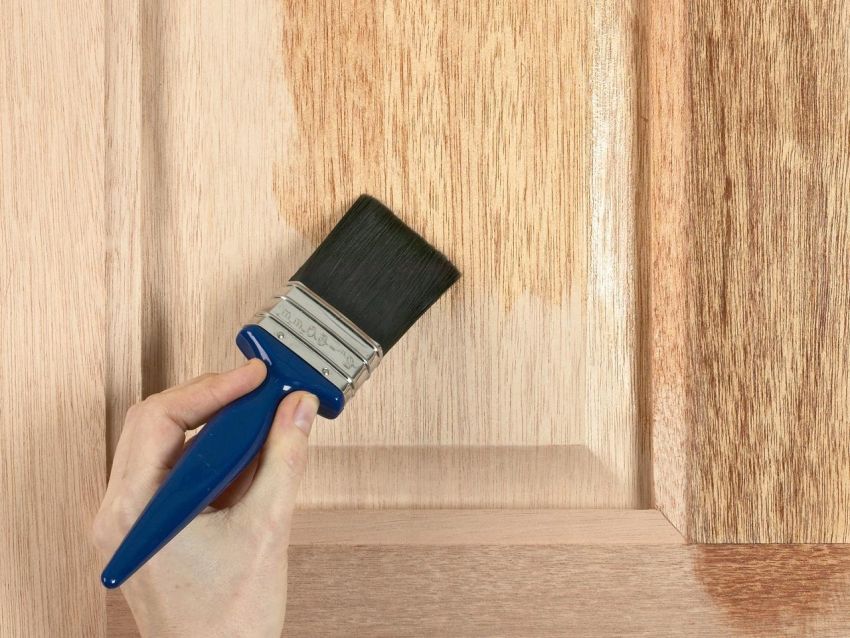 Vernice per legno per interni inodore: una varietà di materiali, le loro proprietà