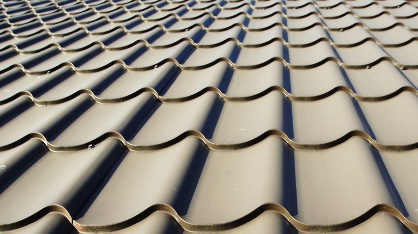 Installazione del metallo: istruzioni passo passo per l'auto-finitura del tetto