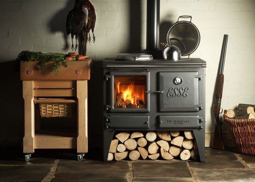 Il focolare della fornace per dare fuoco lungo: creiamo calore e comodità in una casa di campagna