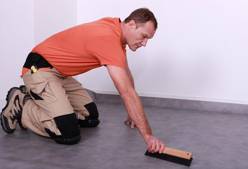 Il pavimento sotto il linoleum sul pavimento di cemento: preparazione e posa