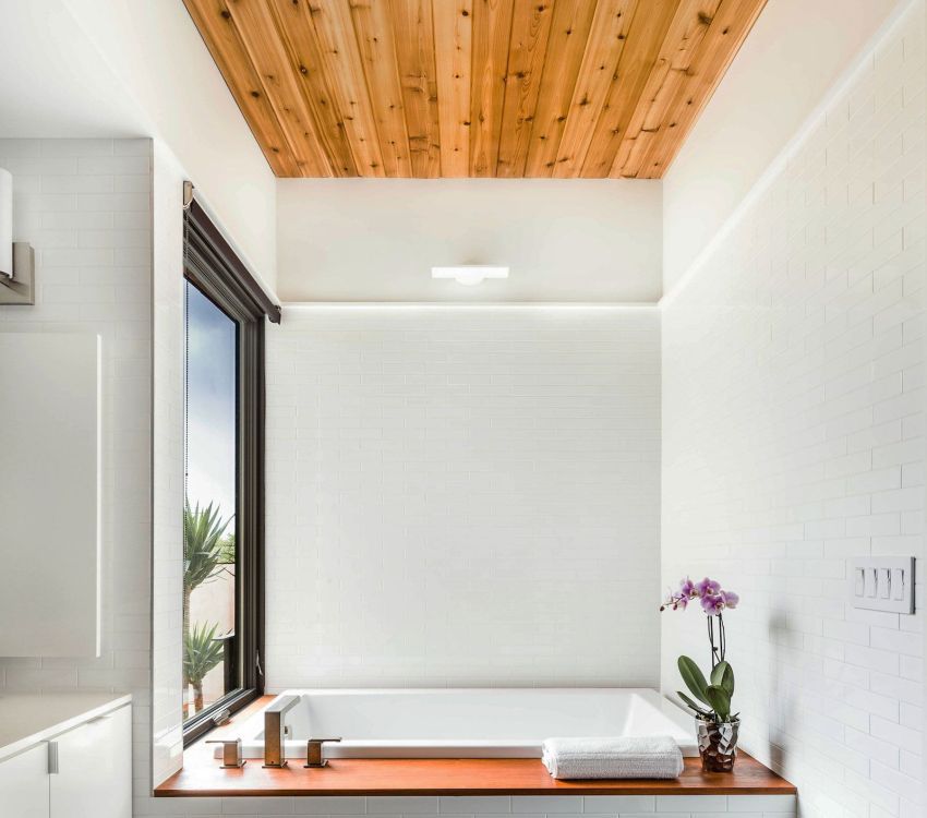 Il soffitto del bagno: opzioni di foto, vantaggi e svantaggi