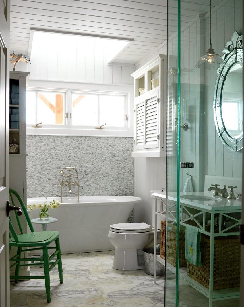 Il soffitto del bagno: come scegliere il materiale per il suo design