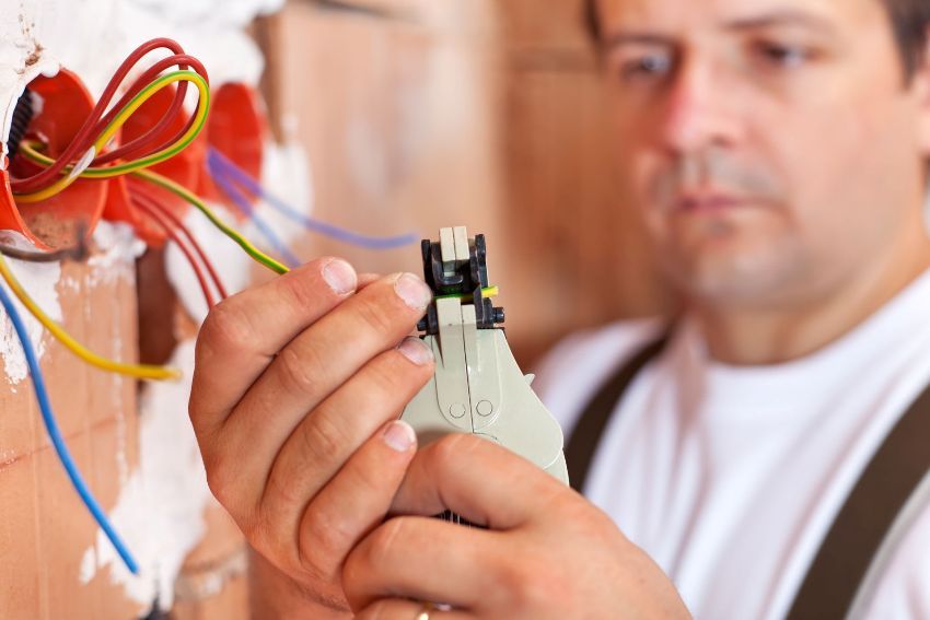Presa: come collegare i raccordi elettrici senza l'aiuto di uno specialista