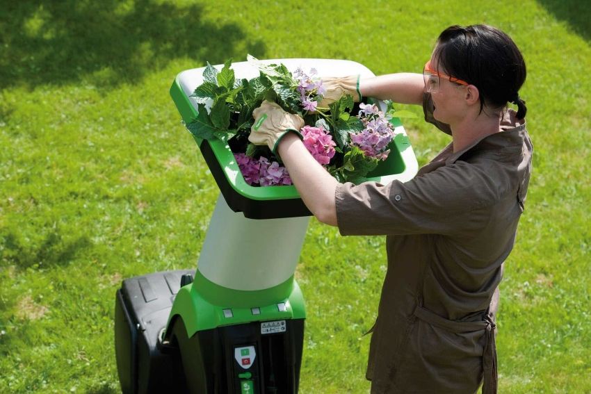 Trituratore da giardino per erba e rami: assistente per la cura del sito