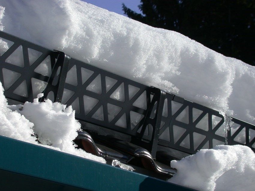 Attacchi per neve sul tetto: caratteristiche di classificazione, applicazione e installazione