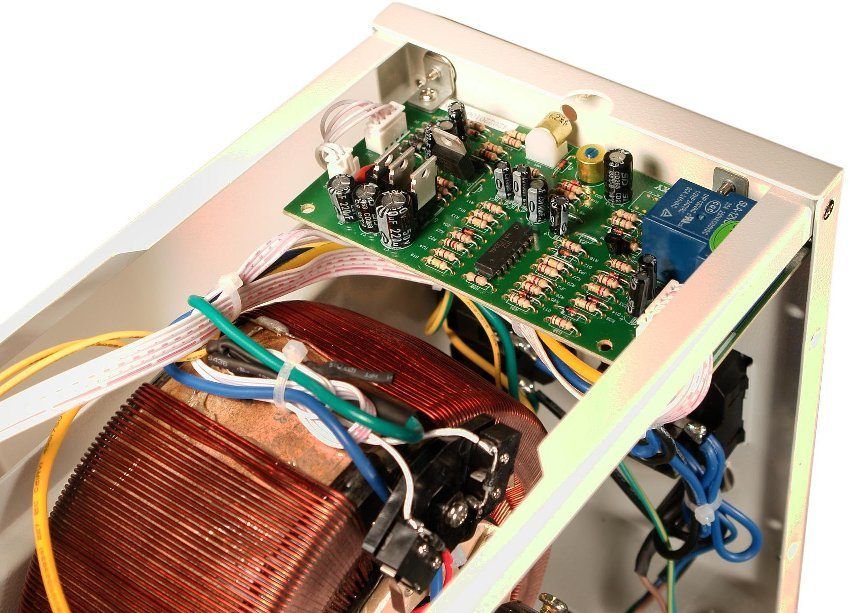 Regolatore di tensione domestica 220V: garantisce il funzionamento ininterrotto degli elettrodomestici