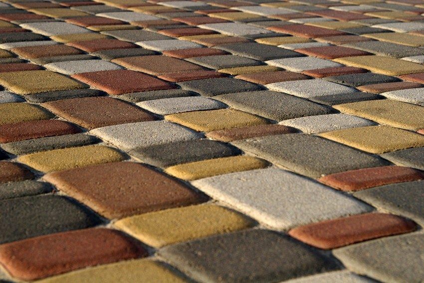 Ci sono molti modelli di pavimentazione piastrelle interessanti."Старый город", которые позволят создать уникальный дизайн участка