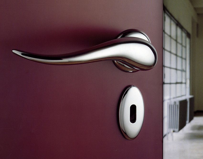 Installazione della serratura della porta interna: istruzioni semplici e chiare
