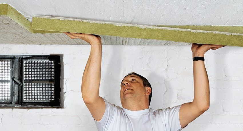 Riscaldando il soffitto in una casa privata con le proprie mani