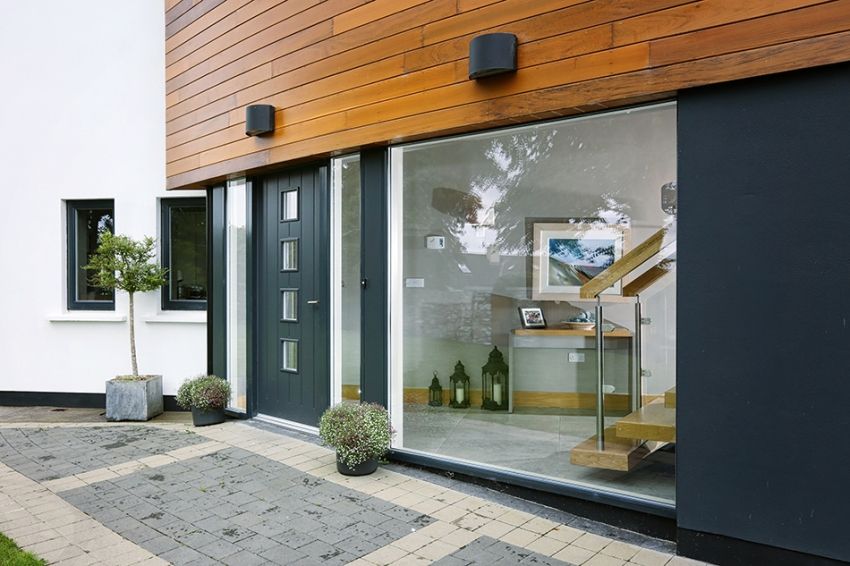 Porta d'ingresso con vetro per una casa privata: esempi di grande design