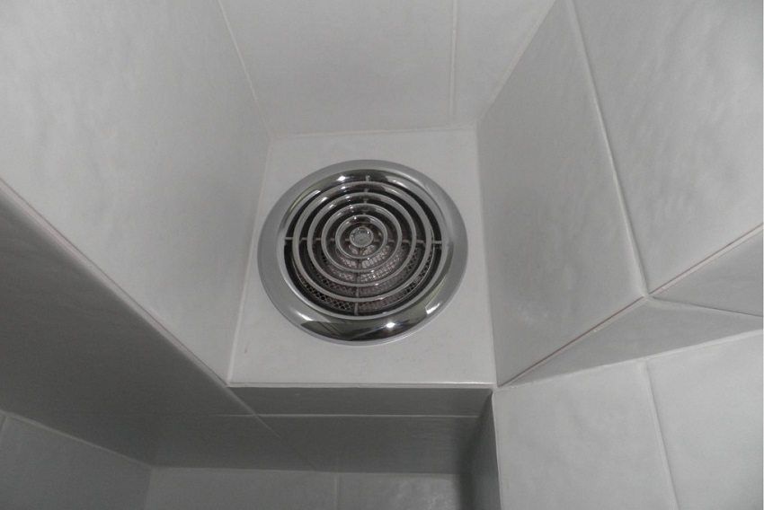 Scarico nel bagno: eliminare l'umidità in eccesso