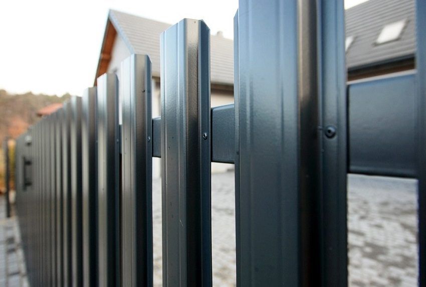 Recinzione metallica: foto di recinzioni pulite