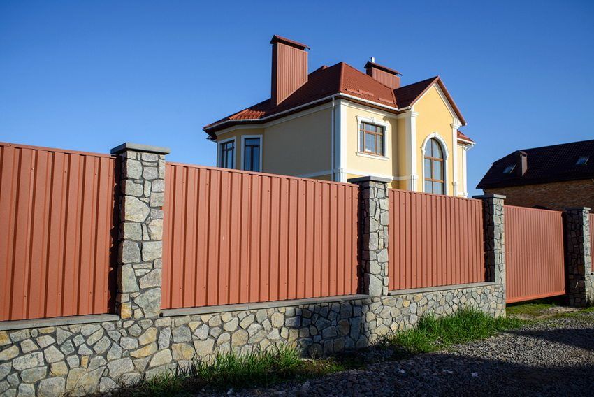Recinzioni e recinzioni per la casa. Raccolta di foto di idee brillanti